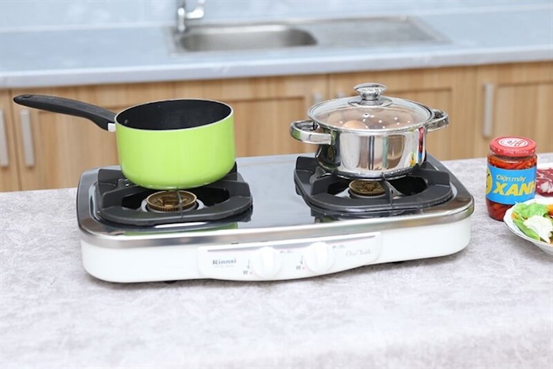 Bếp gas dương Rinnai RTS-2KD nổi bật với thiết kế hiện đại,