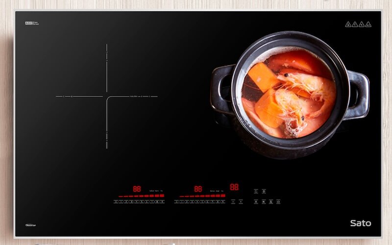 Bếp từ Sato IH668Plus (B) sử dụng bảng điều khiển cảm ứng siêu nhanh nhạy (Ảnh: Sato).