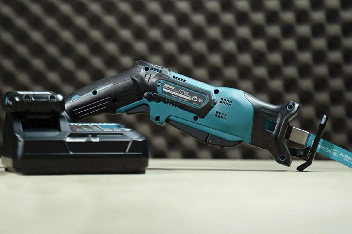 Máy cưa kiếm pin 12V Makita JR105DSYE