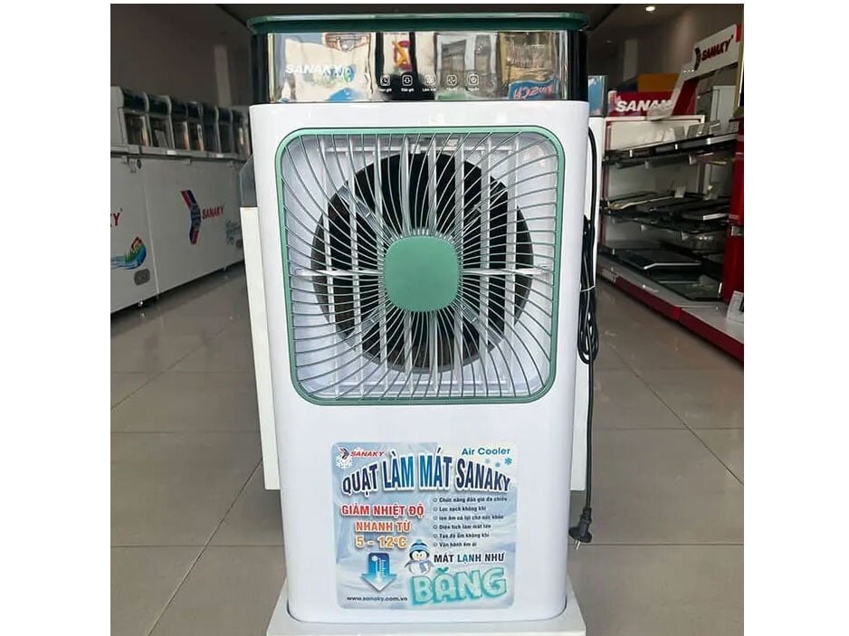 Sanaky VH-4500AR có kiểu dáng đứng gọn gàng Sanaky VH-4500AR