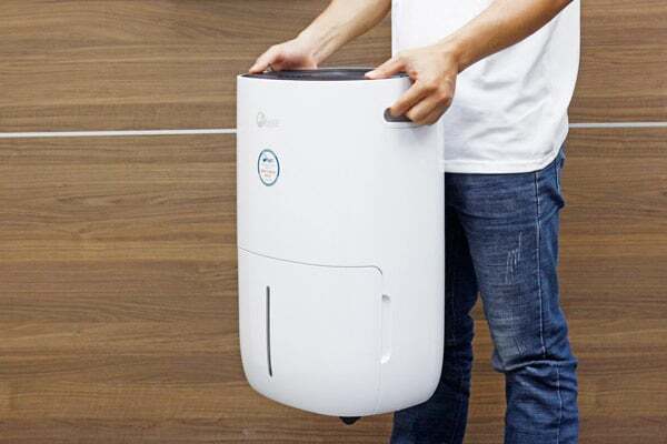 Dễ dàng di chuyển máy tới các vị trí khác Máy hút ẩm FujiE HM-920EN