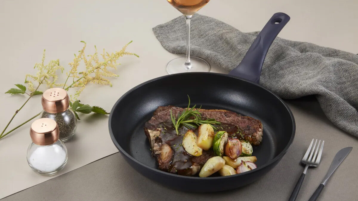 Chảo cạn cao cấp đáy từ Titani TFP-ST24