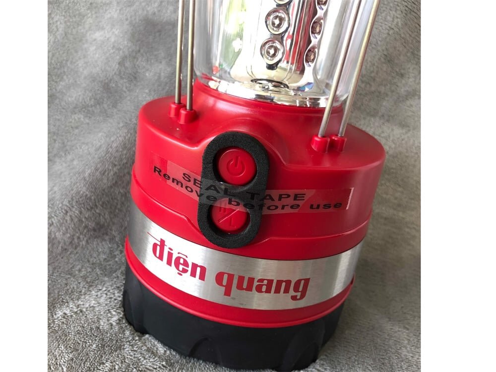 Thân đèn làm từ nhựa có độ bền cao Thân đèn làm từ nhựa có độ bền cao