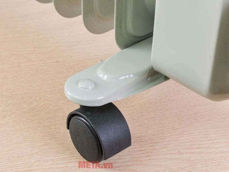 Bánh xe di chuyển trên máy sưởi dầu 15 thanh Tiross TS9219 Bánh xe di chuyển trên máy sưởi dầu 15 thanh Tiross TS9219
