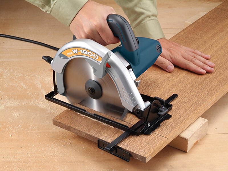 Máy cưa gỗ Ryobi W-1900 có phần tay cầm vừa vặn Máy cưa gỗ Ryobi W-1900