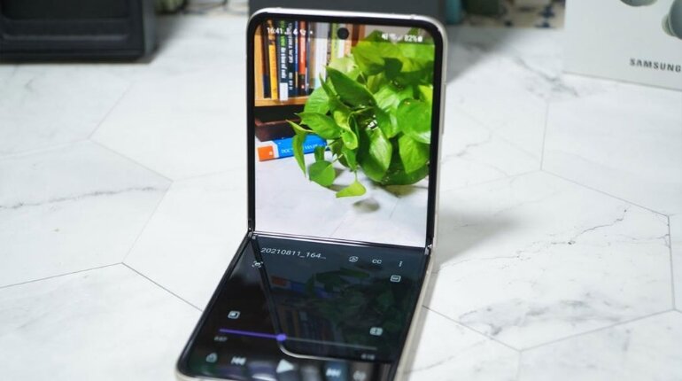 samsung galaxy z flip3 camera 