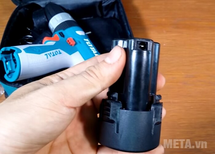 Máy khoan pin Total TIDLI228120