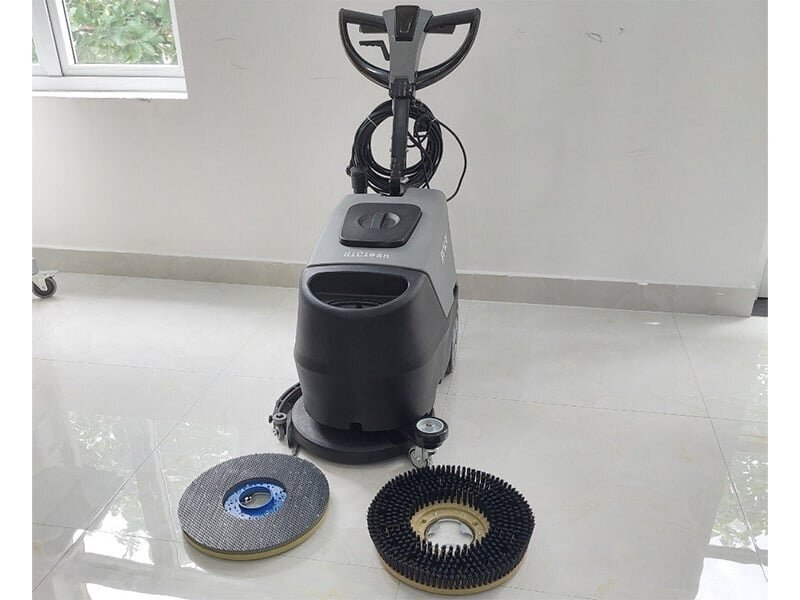 Máy chà sàn nhà xưởng HiClean HC430 được tích hợp nhiều phụ kiện