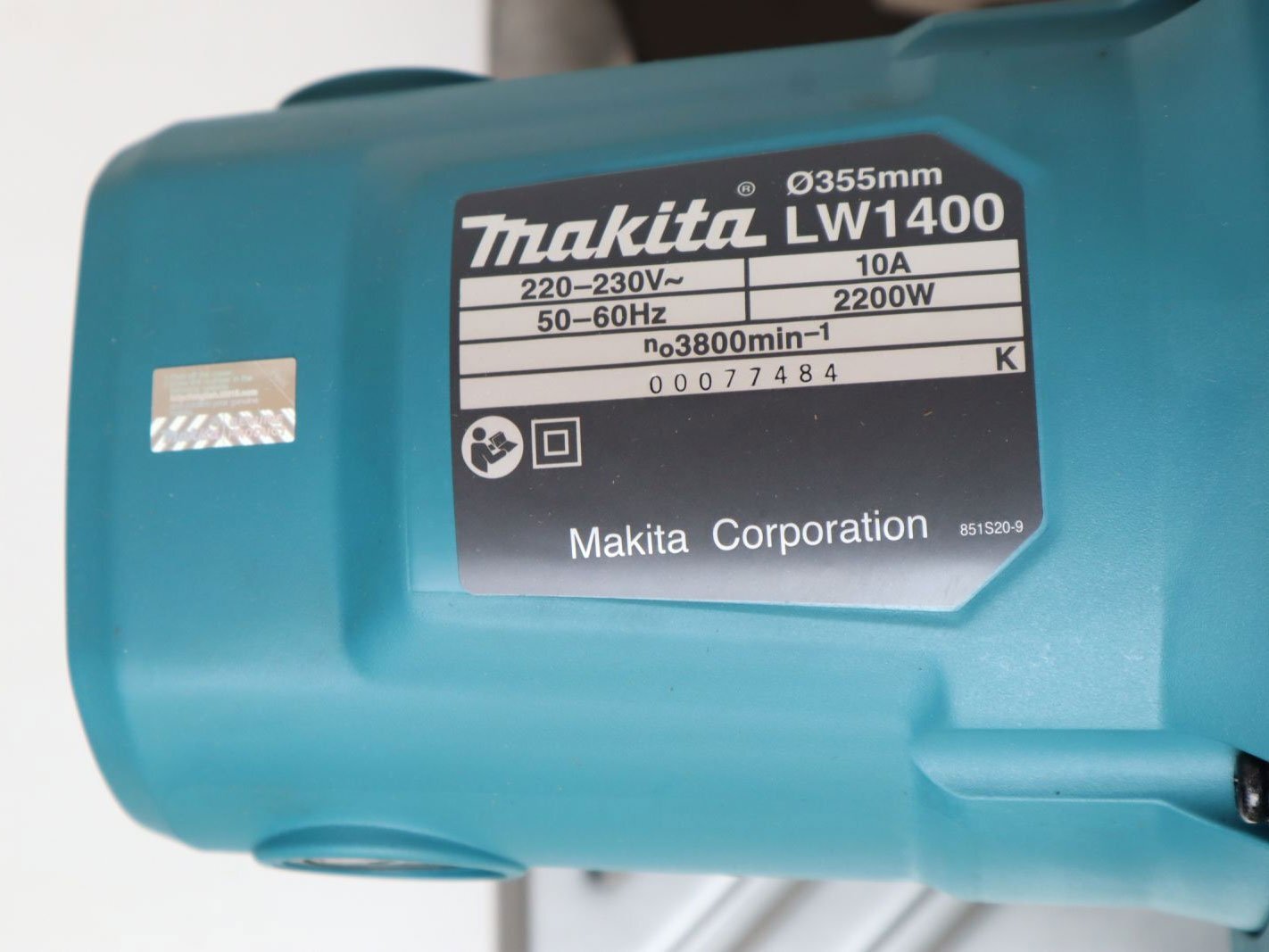 Máy cắt sắt Makita  