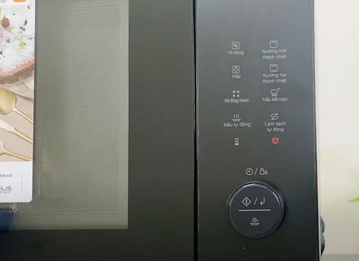 lò vi sóng Panasonic NN DS59NBYUE có bảng điều khiển tiện lợi