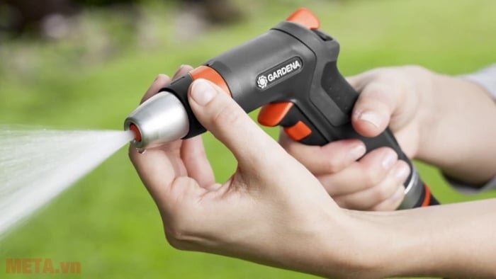 Súng phun kim loại điều chỉnh Gardena 18305-20 dạng phun tỏa sương  Súng phun kim loại điều chỉnh Gardena 18305-20 dạng phun tỏa sương