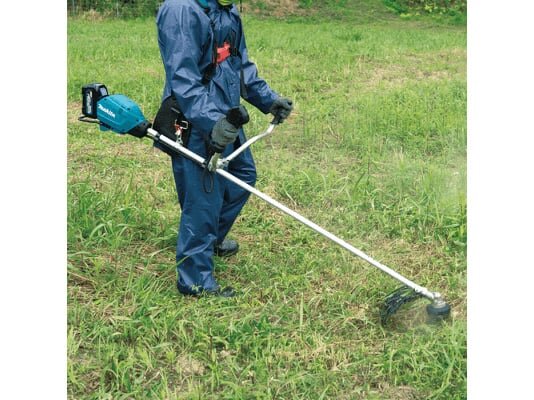 Động cơ của máy cắt cỏ dùng pin 40V Max Makita UR006GZ02 dùng pin 40V max