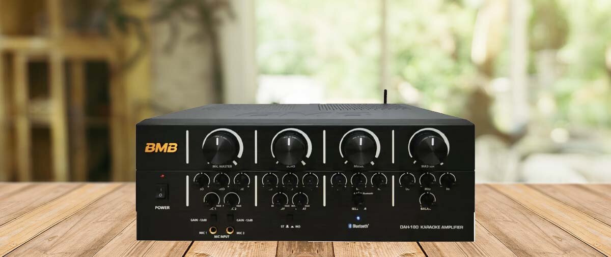 Amply BMB DAH-100SE có thiết kế thanh lịch với gam màu đen sang trọng