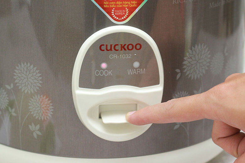 Nồi cơm điện Cuckoo 2 lít CR- 1032 M Nồi cơm điện Cuckoo 2 lít CR- 1032 M