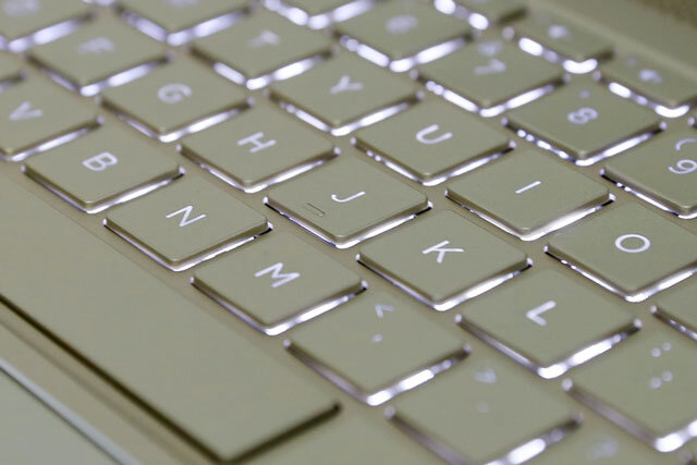 HP Envy 13 ad138TU i5 8250U/4GB/128GB/Win10/(3CH45PA) HP Envy 13 ad138TU i5 8250U/4GB/128GB/Win10/(3CH45PA)