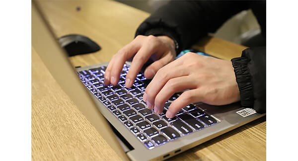 Laptop Lenovo Ideapad 5 Pro 14ACN6 82L700M9VN