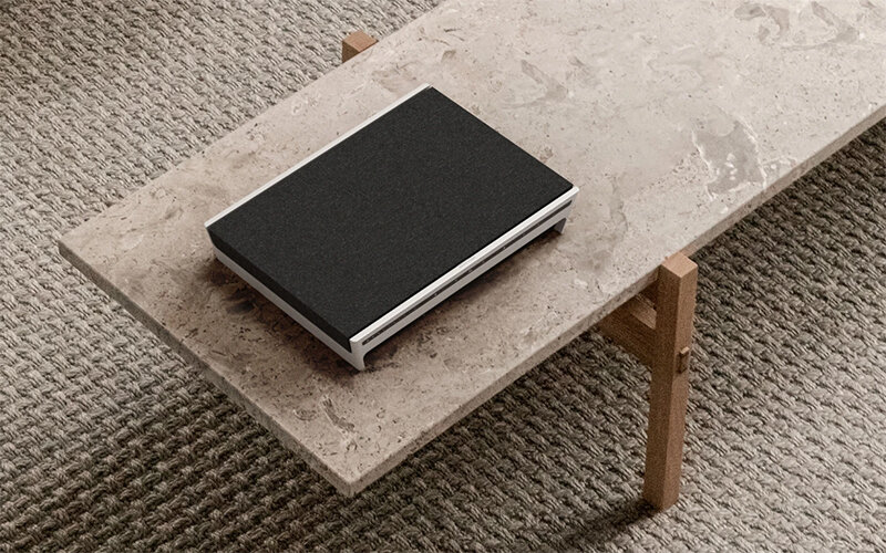 Đặt loa nằm xuống bàn