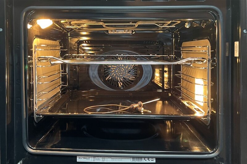 lò nướng âm tủ Eurosun EOV72TFT cho phép bạn nướng được số lượng lớn thực phẩm cùng lúc