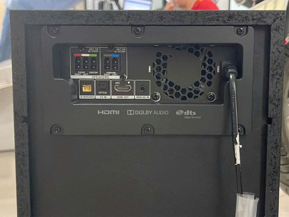 Dàn loa Sony HT-S700RF/CSP1 có nhiều cổng kết nối đa dạng Dàn loa Sony HT-S700RF/CSP1 có nhiều cổng kết nối đa dạng