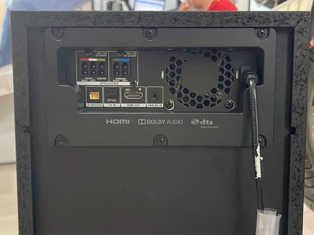 Dàn loa Sony HT-S700RF/CSP1 có nhiều cổng kết nối đa dạng