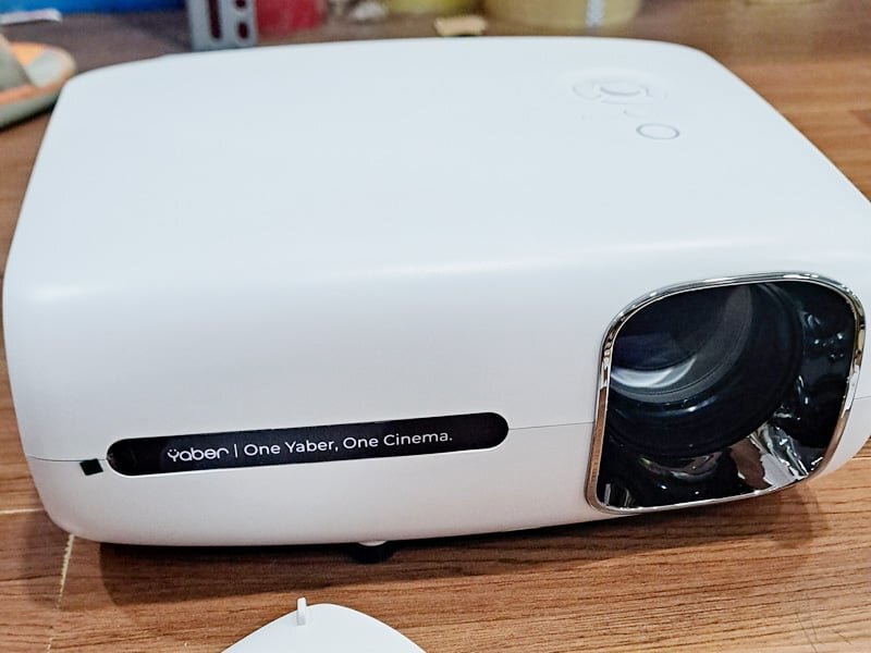 Máy chiếu Yaber V7 Pro thiết kế nhỏ gọn Máy chiếu Yaber V7 Pro