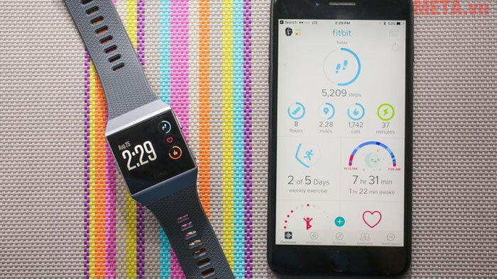 Đồng hồ đeo tay thông minh theo dõi sức khỏe và hỗ trợ tập luyện Fitbit Ionic
