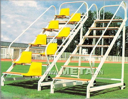 Ghế trọng tài điền kinh S1917 với thiết kế 8 chỗ ngồi bằng ghế. Ghế trọng tài điền kinh S1917 với thiết kế 8 chỗ ngồi bằng ghế.