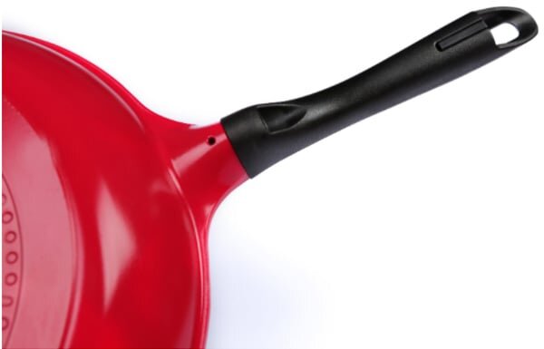 Cán cầm có lỗ nhỏ tiện dụng cho việc treo