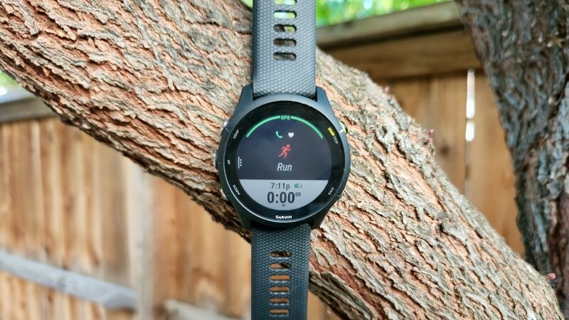 Đồng hồ thông minh Garmin Forerunner 255 thiết kế mặt đồng hồ
