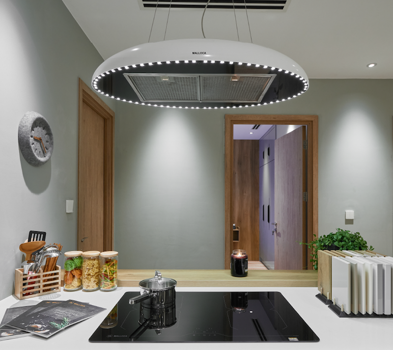 Máy hút mùi Malloca Eclipse K600 được trang bị hệ thống điều khiển Remote từ xa