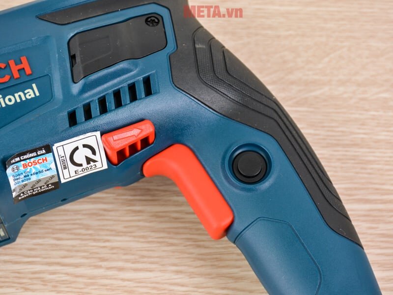 Máy khoan Bosch GBH 220 kèm phụ kiện 06112A60K1 Máy khoan Bosch GBH 220 kèm phụ kiện 06112A60K1