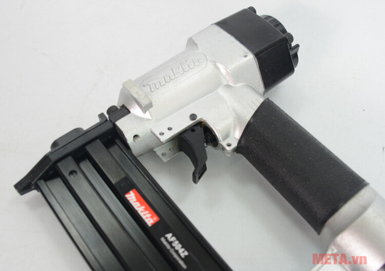 Máy bắn đinh thẳng Makita AF504Z
