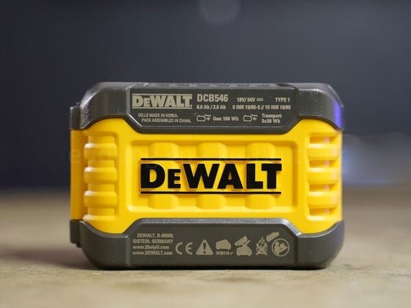 Pin Li-on cho máy khoan 18V/54V - 6Ah Dewalt DCB546-XJ Pin Li-on cho máy khoan 18V/54V - 6Ah Dewalt DCB546-XJ