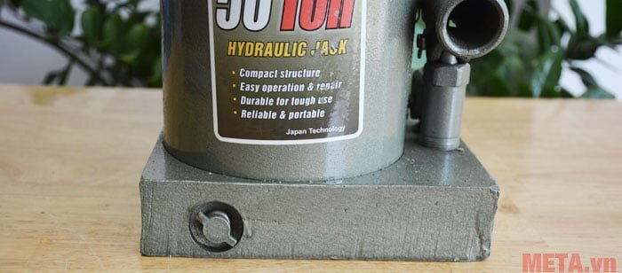 Chân đế kích được thiết kế chắc chắn