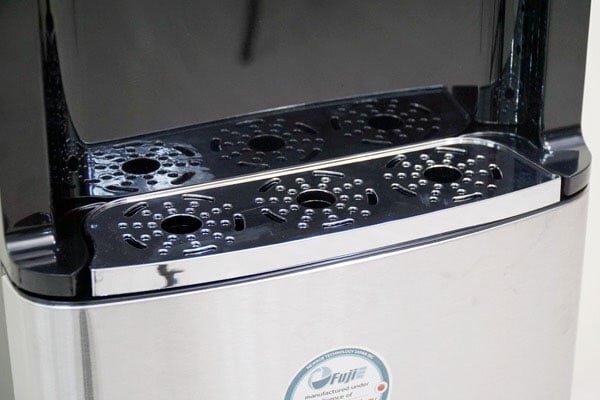 Máy lọc nước FujiE WD7500C có khay đựng nước thừa