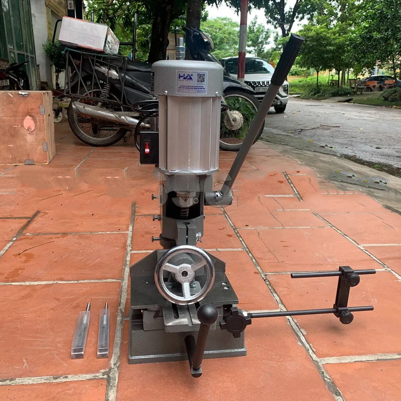 Máy đục mộng vuông 750W Kingtony KI-750 Máy đục mộng vuông 750W Kingtony KI-750