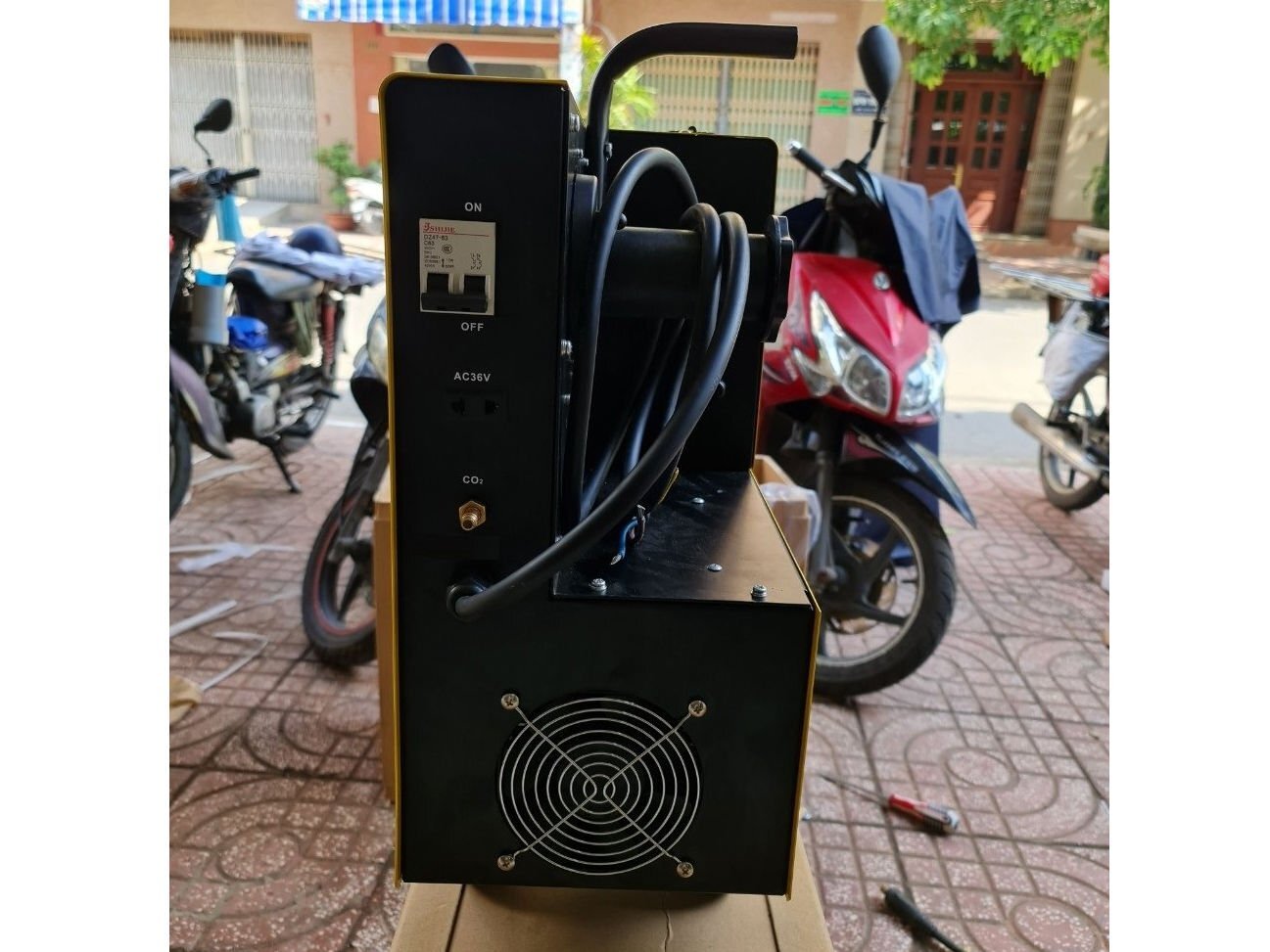 Quạt tản nhiệt phía sau máy Máy hàn Mig