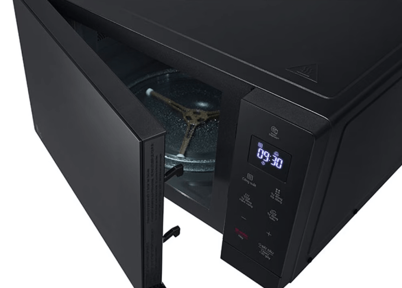 Lò vi sóng LG MS3032JAS 30 lít màu đen được tích hợp tính năng hẹn giờ tiện ích