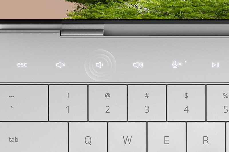 XPS 13 9340 sở hữu thiết kế bàn phím độc đáo với dãy phím cảm ứng thay thế cho hàng phím chức năng F