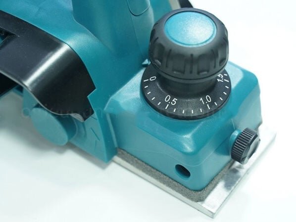 Máy bào Makita chỉnh được độ sâu bào Máy bào Makita