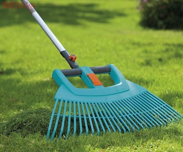 Đầu cào lá Gardena 03107-20 làm bằng nhựa dẻo bền Đầu cào lá Gardena 03107-20 làm bằng nhựa dẻo bền