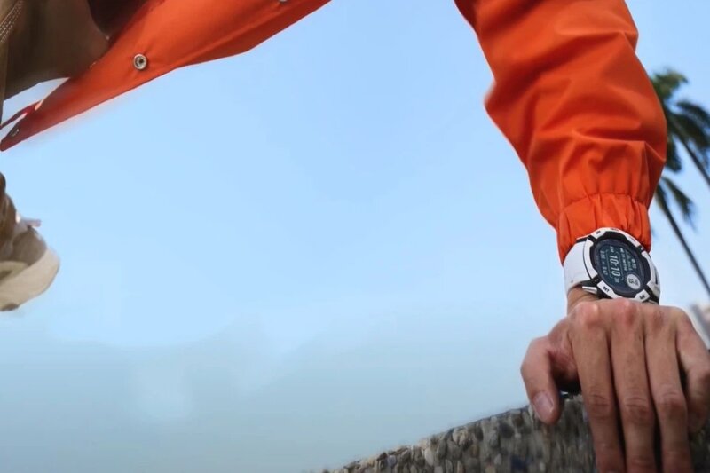 Đồng hồ thông minh Garmin Instinct 2X Solar theo dõi sức khỏe