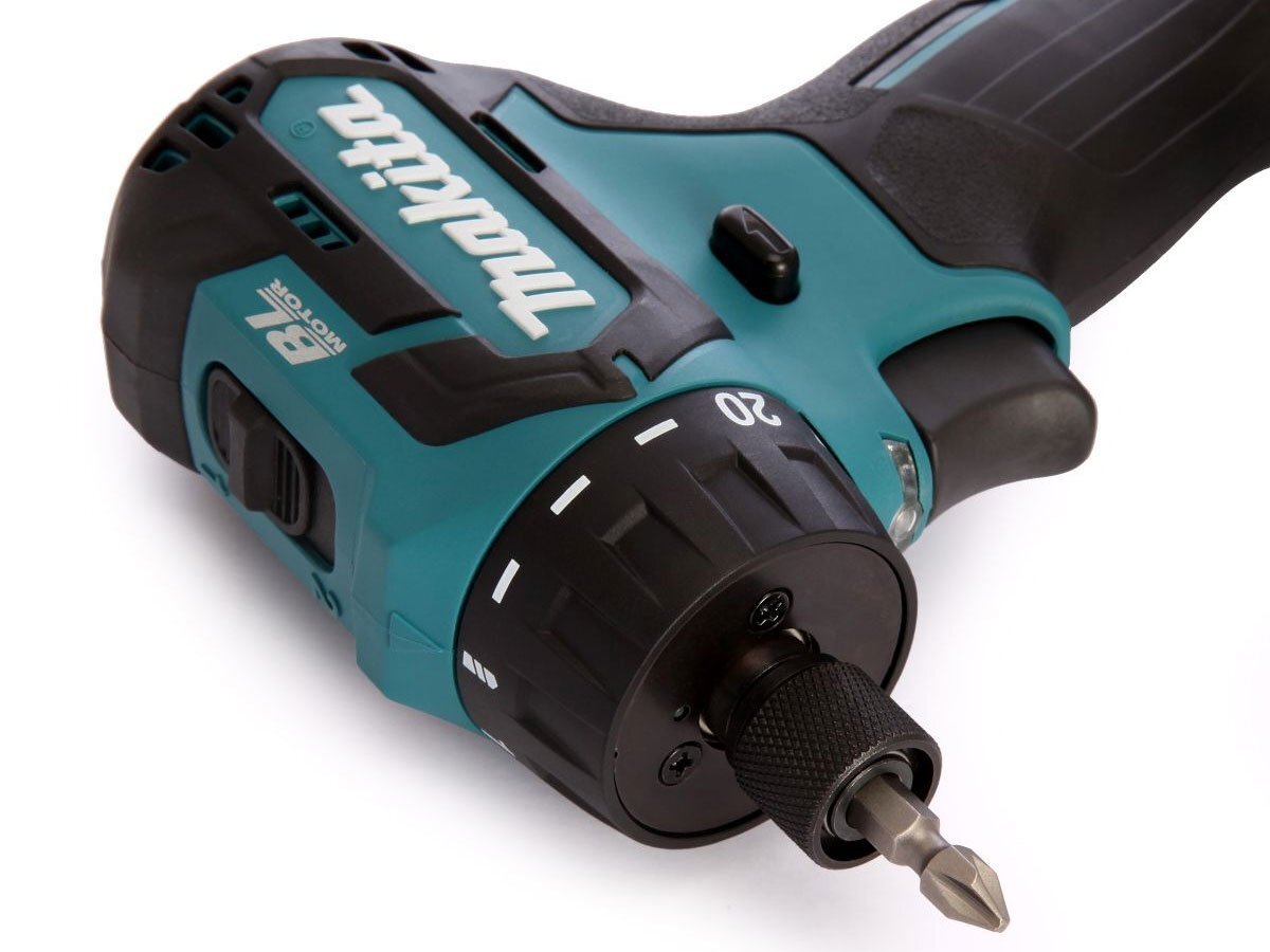 Makita DF032DZ 