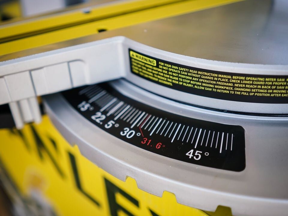 Máy cưa đa góc trượt Stanley 