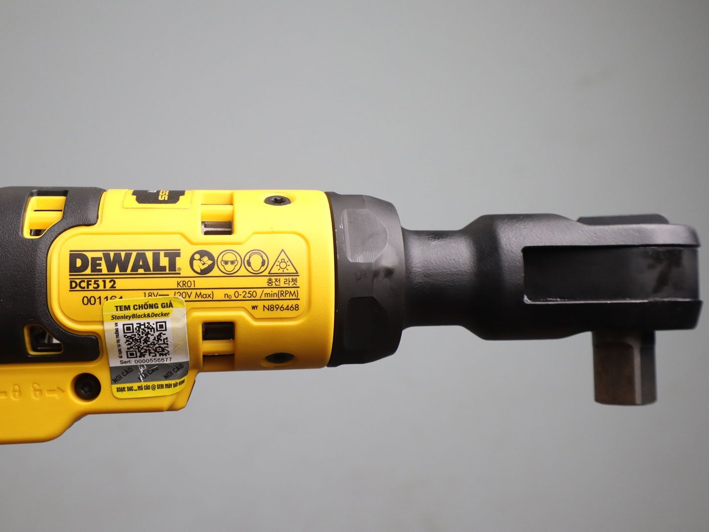 DeWalt DCF512N dùng động cơ không chổi than DeWalt DCF512N