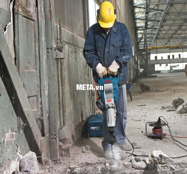 Máy khoan đục bê tông Bosch GSH 16-30 chuyên dùng cho các công trình lớn.