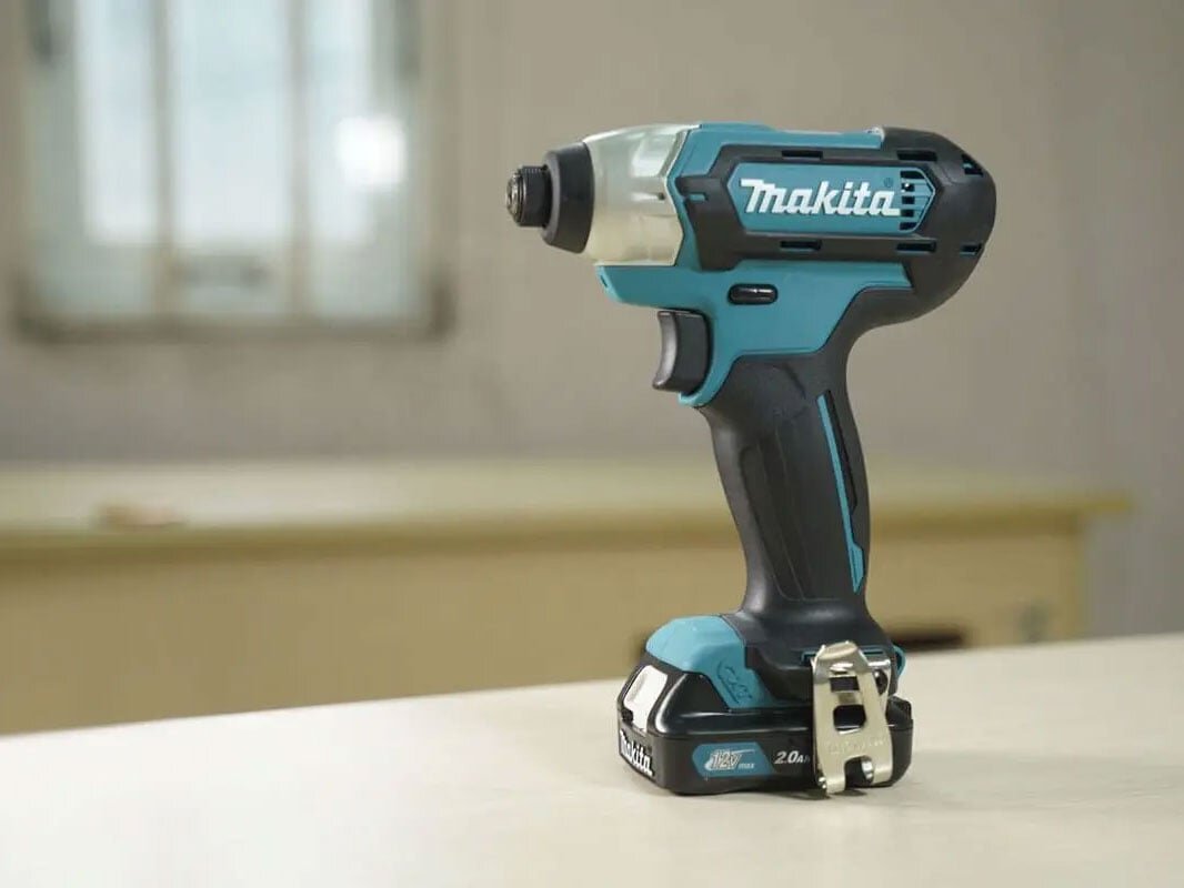 Máy vặn vít pin 12V Makita TD110DSAE