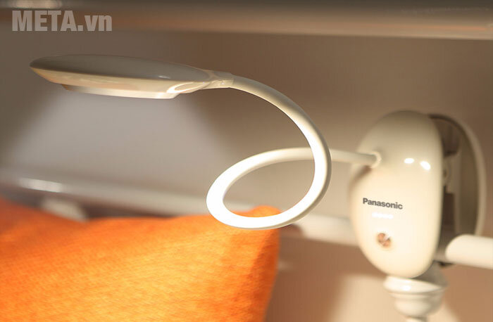 Đèn bàn sạc LED Panasonic HH-LT023219