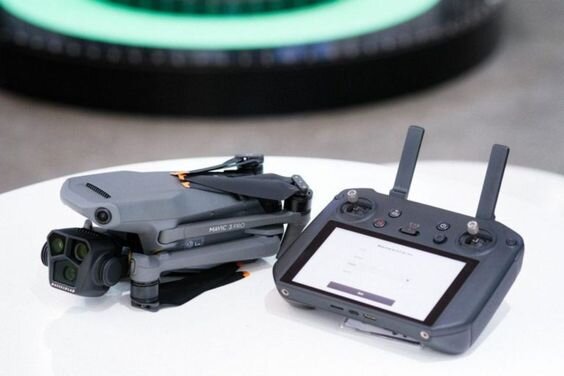 Flycam DJI Mavic 3 Pro Fly More Combo (DJI RC) truyền dẫn đến 15km