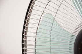 Quạt đứng Asia D16012, có điều khiển